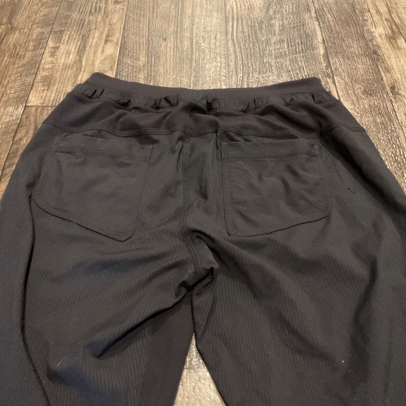 EUC, Lululemon Bundle, Swiftly Tech (4), Studio Black (6), Wunder Under Crop (6) - Picture 16 of 16